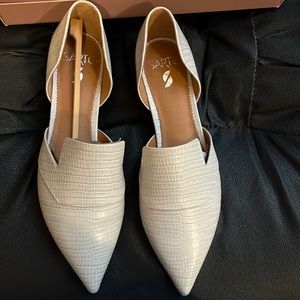 Franco Sarto Pointed Flats. Size 9. New in box.